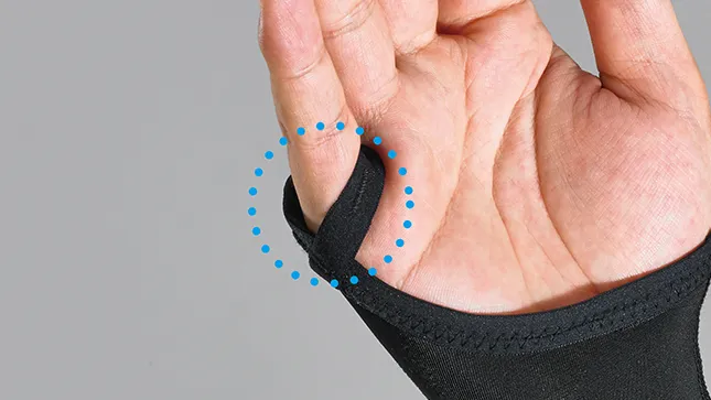 小指フックがズレ落ちを防ぐ