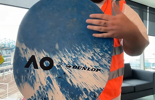 使用済みテニスボール包装材をテーブルの天板に再生 〜全豪オープンにてテニス・オーストラリアと共同で取り組みを実施〜